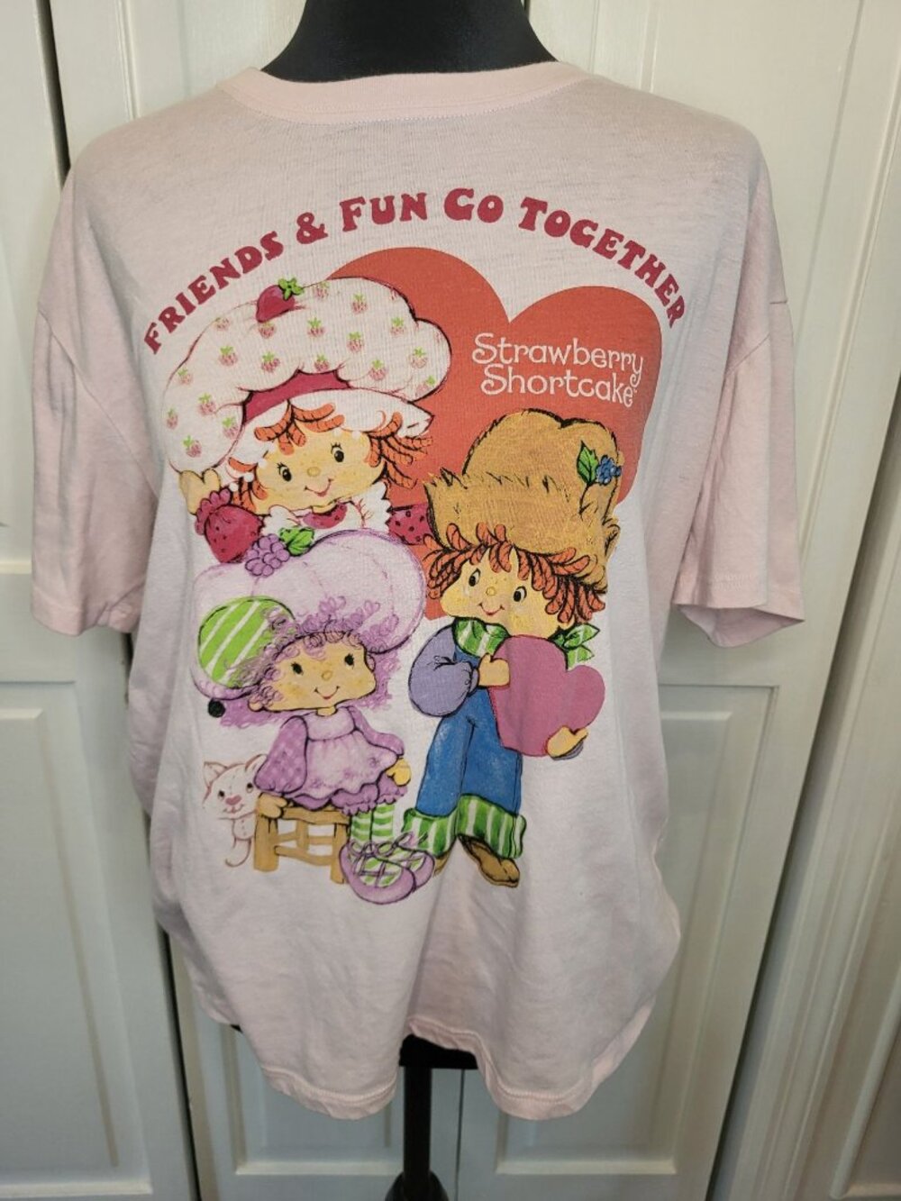 Pink Strawberry Shortcake Friends & Fun Go Together Graphic Tee L Retro Kidcore